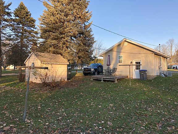 5th image of 403 Pioneer Ave