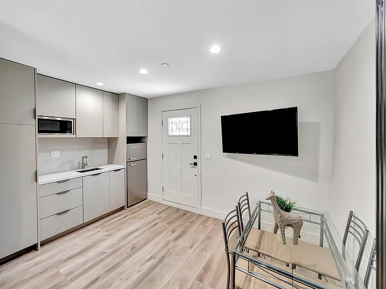 6747 Colgate Ave — Photo 43