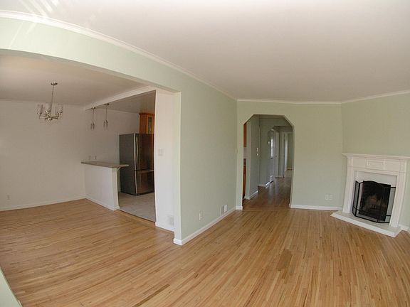4th image of 2558 40th Ave