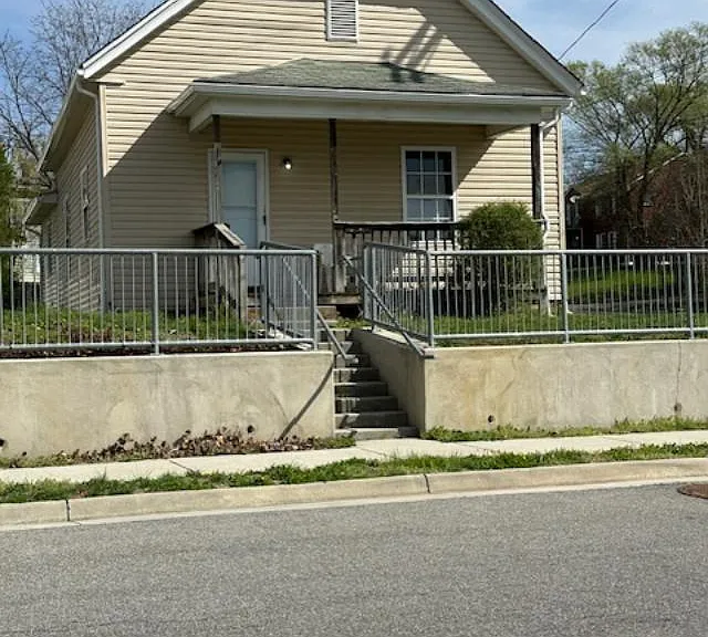1001 Hanover Ave NW — Photo 2