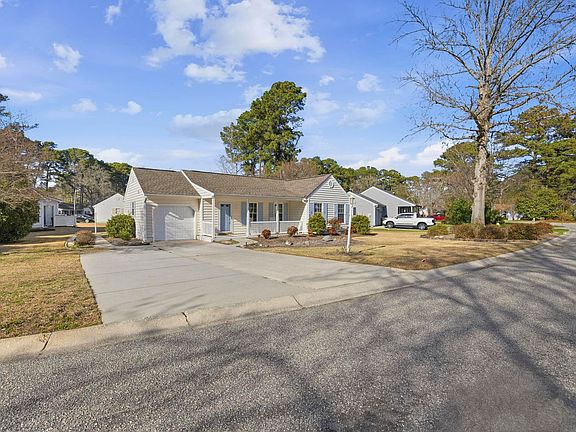 3rd image of 107 Purple Martin Dr.