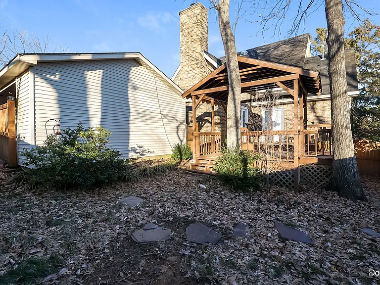 1229 Charlton Dr — Photo 15