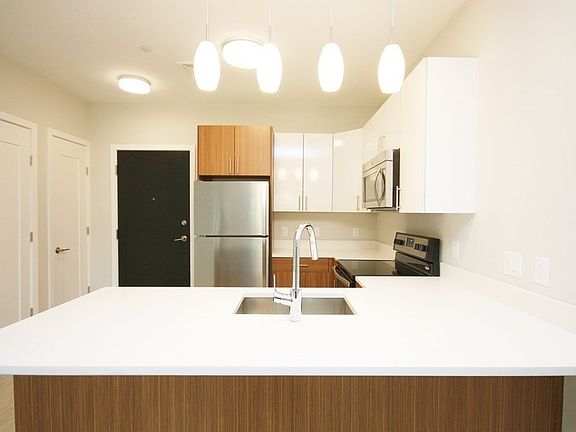 3rd image of 999 Hancock St Unit 211