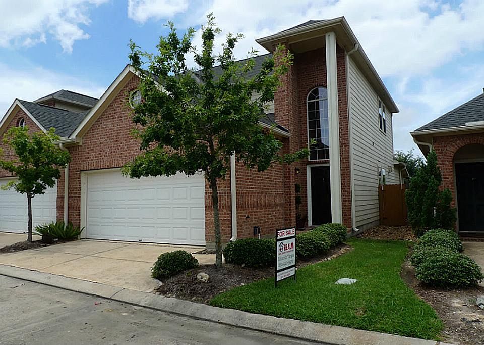 1st image of 915 Sweet Pine Dr