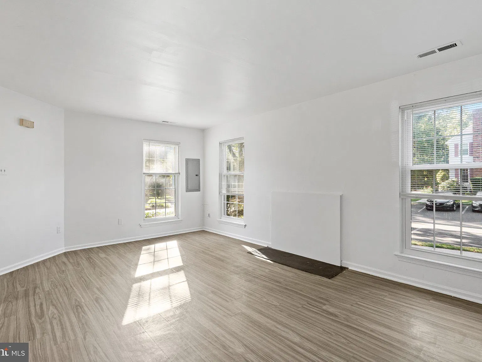 3 bed, 2.5 bath, 1480 sqft, $3,000 — Photo 4