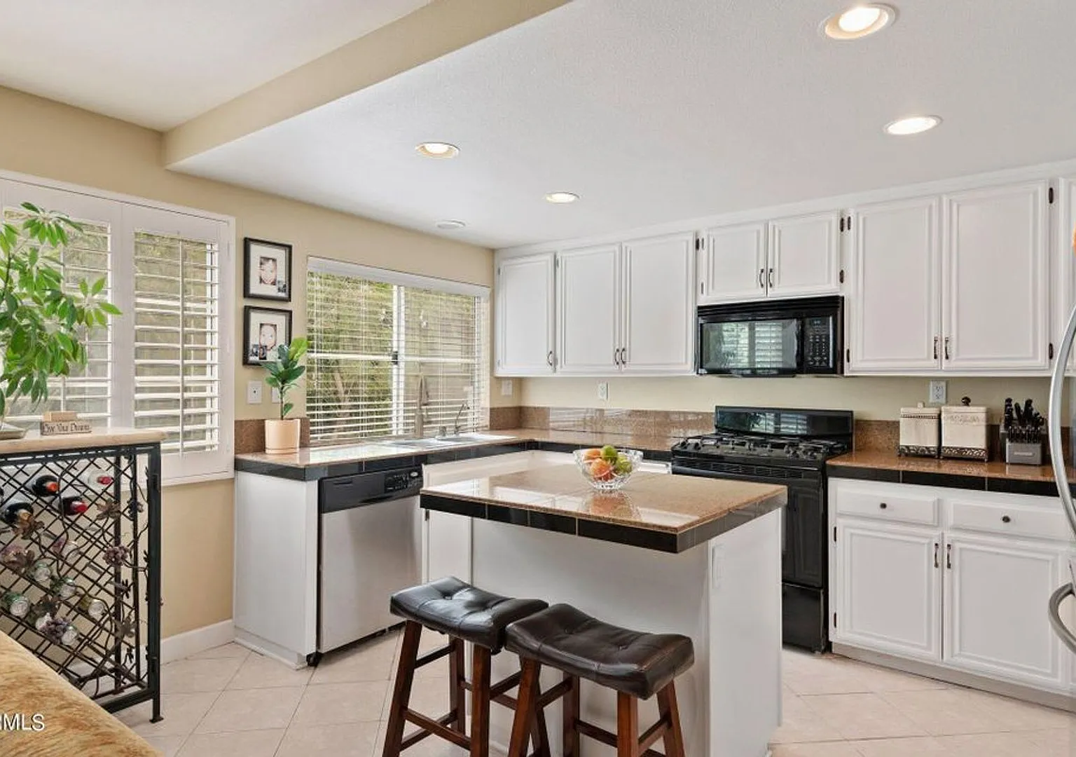 2 Bedroom + 2.5 Bathroom Townhome + Loft! | Weston Cape Regatta | Ventura | Unfurnished — Photo 3