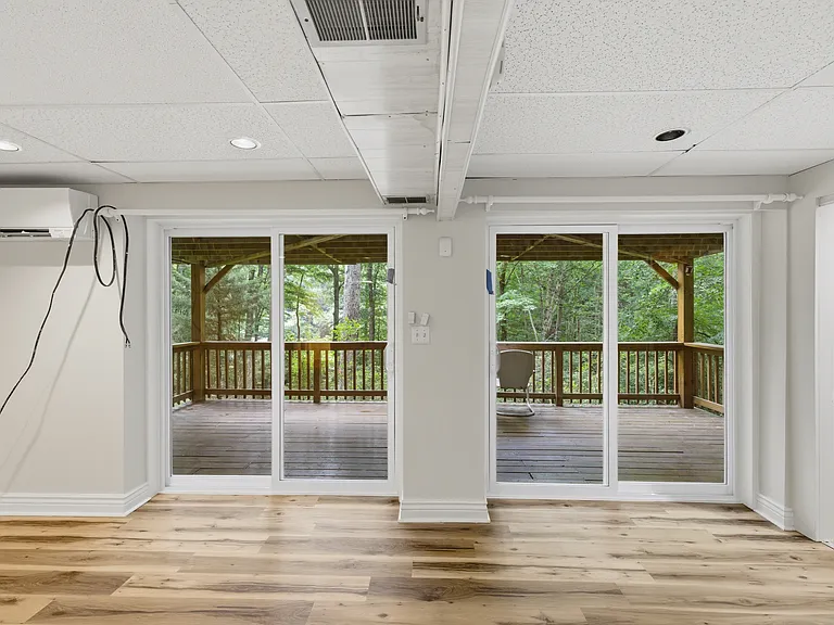 Basement with lower deck