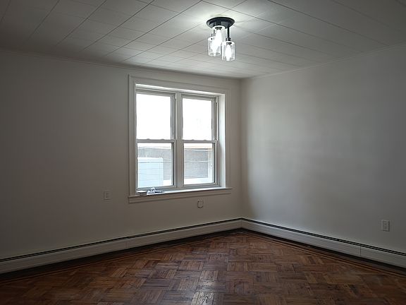 4th image of 18 Oakland Ave #2