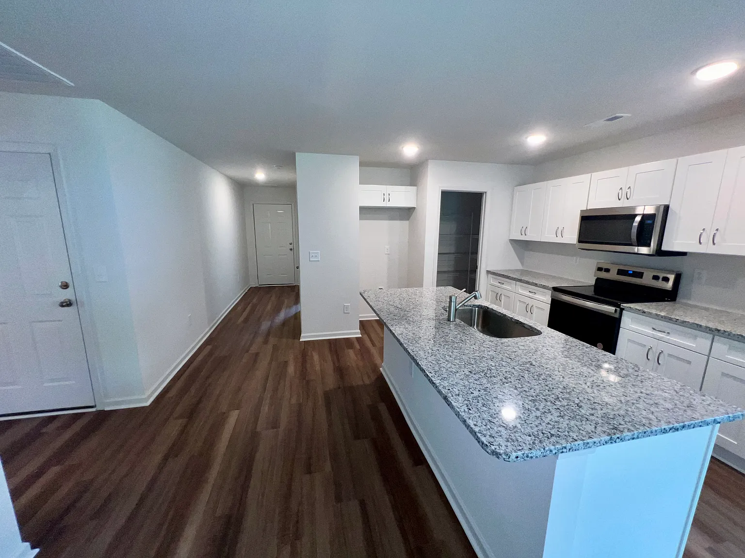 3 bed, 1583 sqft, $2,200 — Photo 4