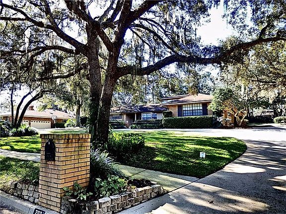 3rd image of 207 N Sweetwater Cove Blvd