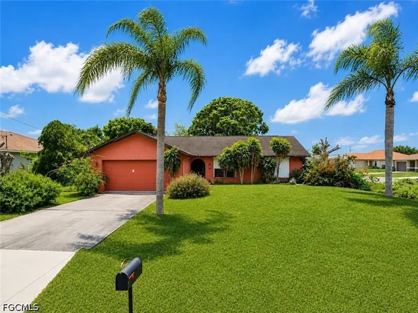818 NE 11th Ter, Cape Coral, FL 33909