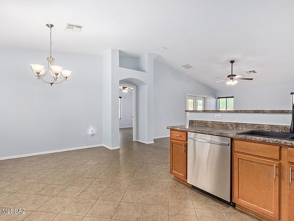 5th image of 941 E Ashburn Mountain Dr