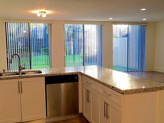 3rd image of 3405 Torremolinos Ave