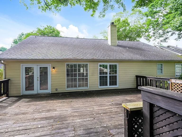 750 Paris Dr — Photo 16