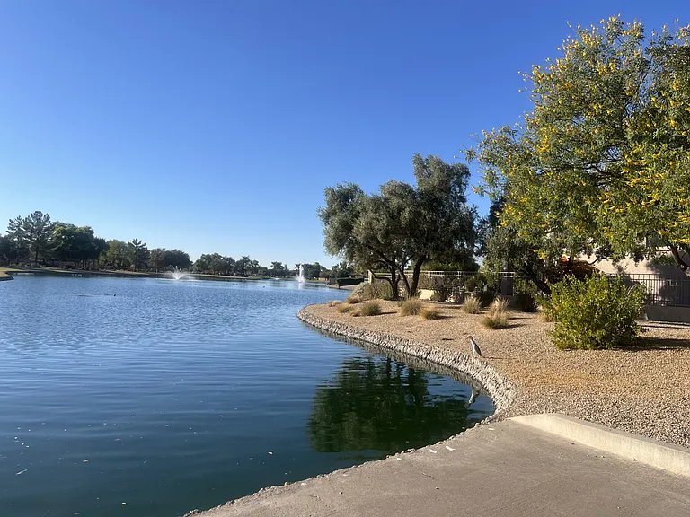 7211 W Irma Ln — Photo 4