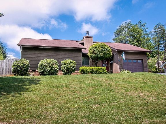 2nd image of 917 Clara Dr