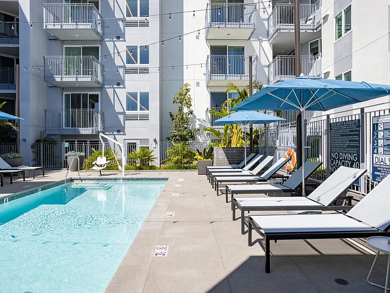 Chandler Apartments in North Hollywood — Photo 20