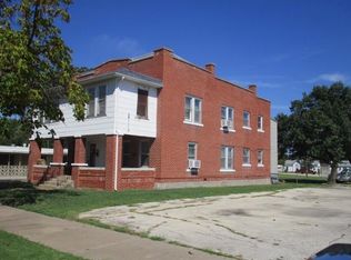513 Maple St APT 4, Coffeyville, KS 67337