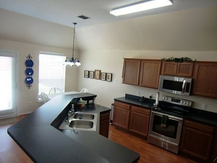 5th image of 1006 Breckenridge Dr