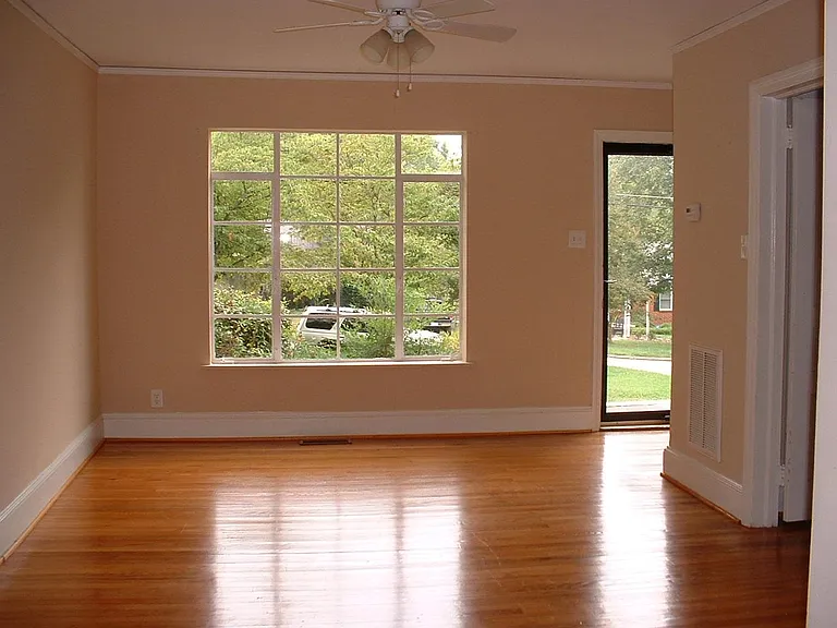 2318 Lyon St — Photo 3