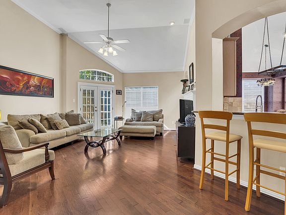 3rd image of 2630 Lakeforest Ct