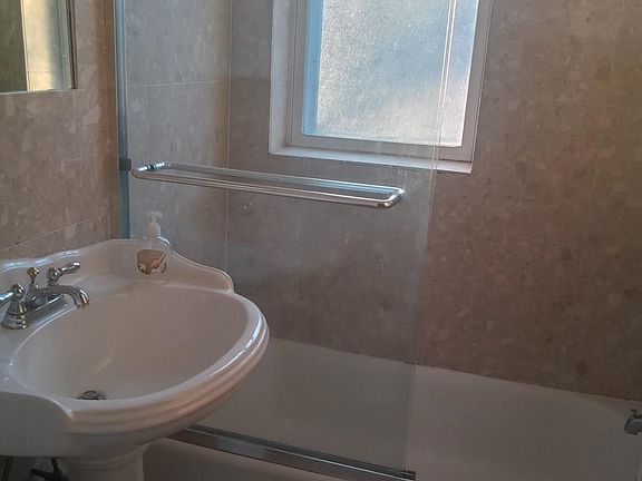 2nd image of 2326 W Sunnyside Ave #2