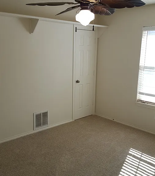 1002 Oshkosh Ave — Photo 34