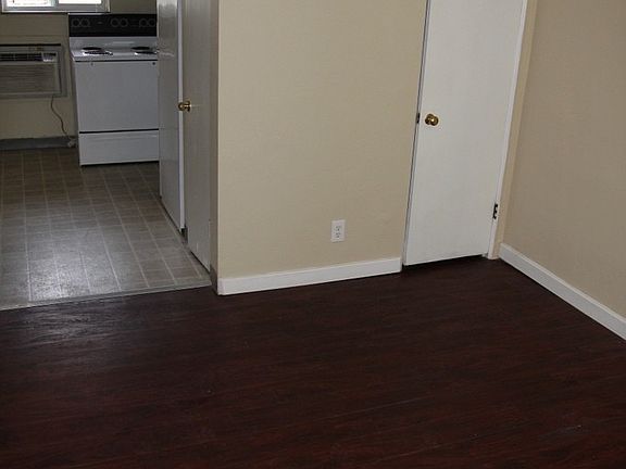 3rd image of 735 Syracuse Ave APT E