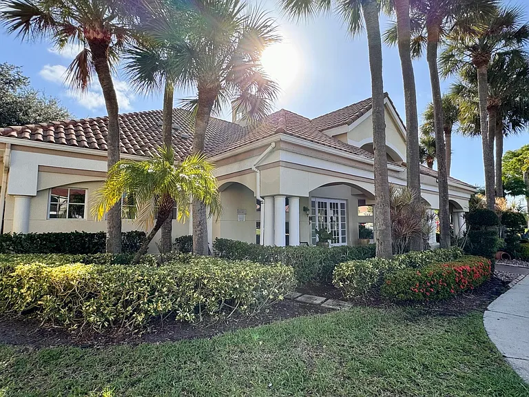 815 W Boynton Beach Blvd #10-105 — Photo 27