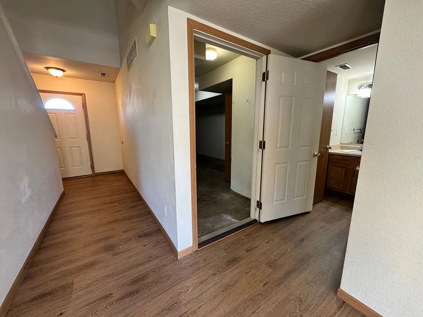16860 B Huntington Ln — Photo 4