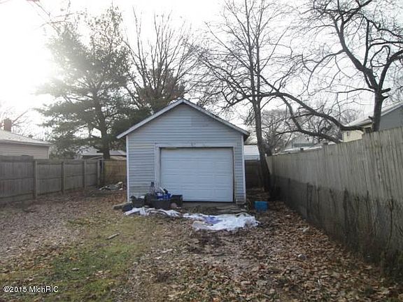 5th image of 52 Kingman Ave E