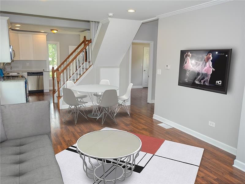 1st image of 352 N Harvard Ave