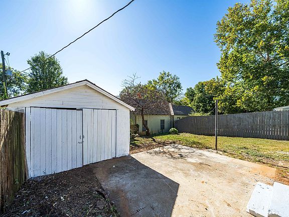 2nd image of 207 Cain St NE