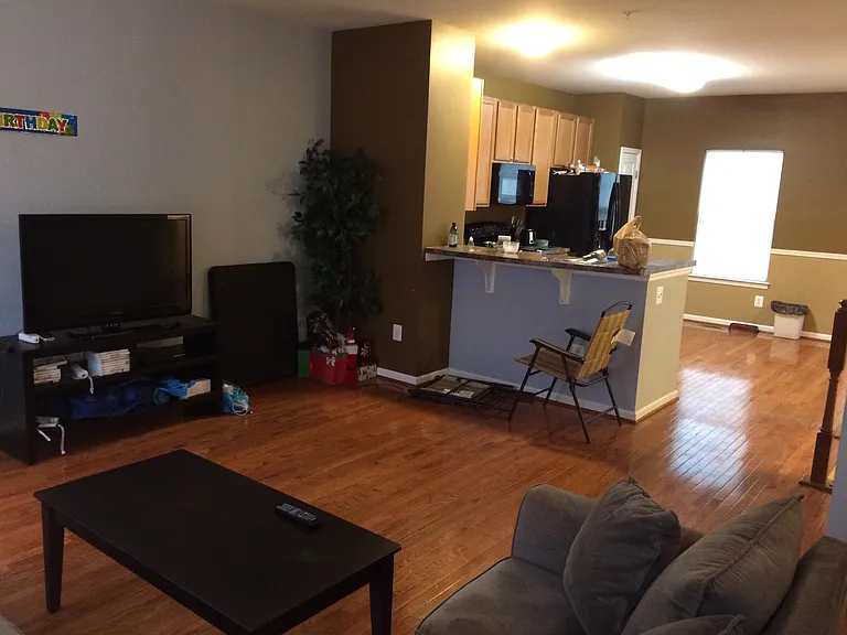 1038 Wisdom Ct — Photo 4