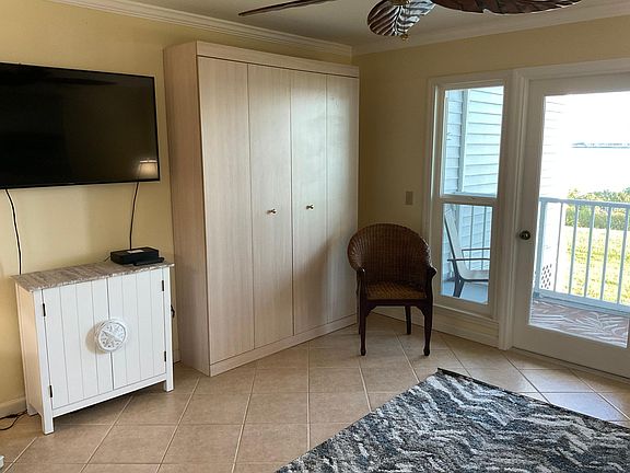 5th image of 4410 Warren Ave APT 107