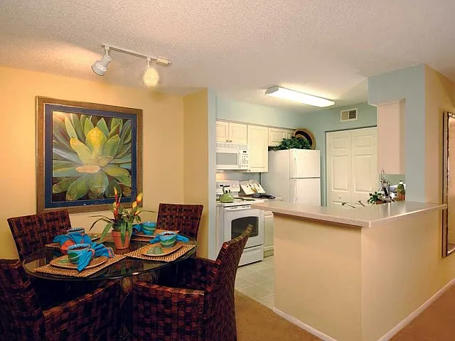 Kitchen & Dining