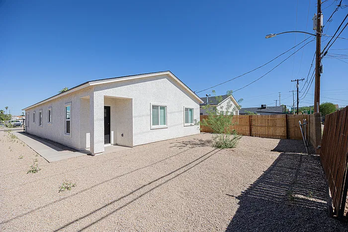 2 bed, 2.0 bath, 750 sqft, $1,695 — Photo 1
