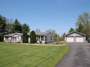 1000 N, Roann, IN 46974