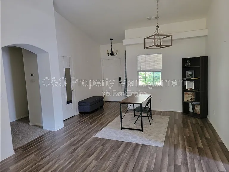 3935 E Laurel Ct — Photo 2