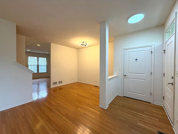 4th image of 2573 Waterbury Ln