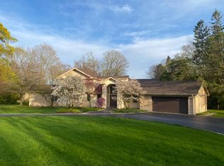 1453 E Goodrich Ln, Fox Pt, WI 53217