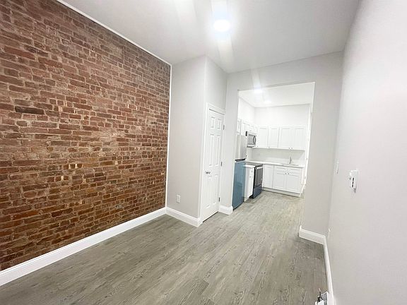 4th image of 505 Jersey Ave APT 2