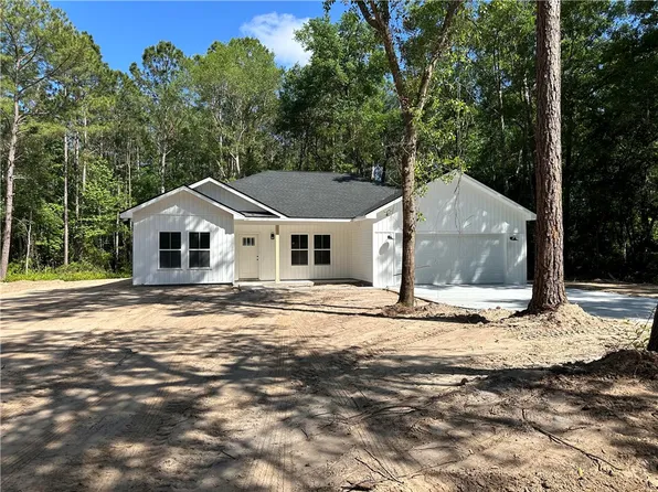 16 Meadow Ln, Darien, GA 31305