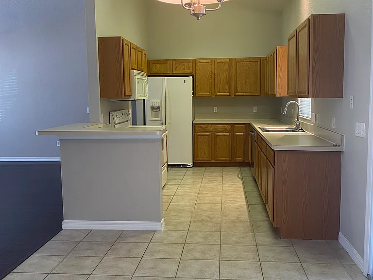 4492 Adelaide Ave — Photo 8