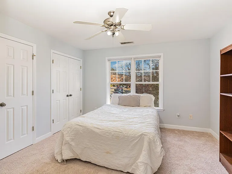111 Ellington Oaks Ct — Photo 20