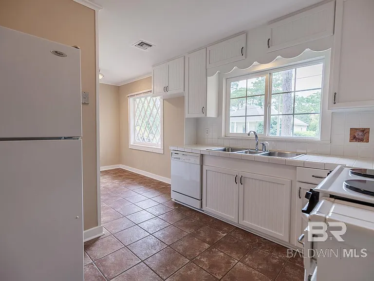 208 Pinecrest Ln — Photo 11