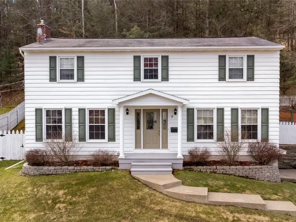 9 Berne Dr, Apalachin, NY 13732