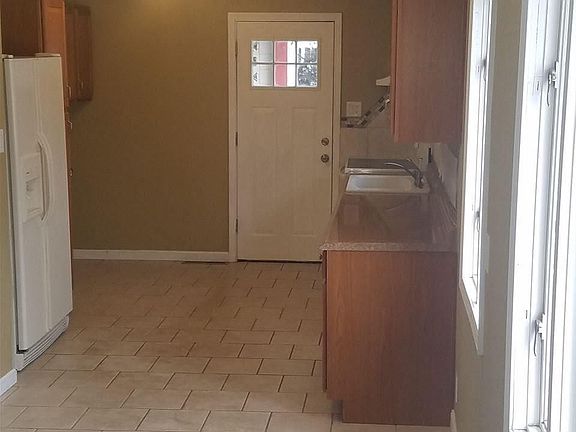5th image of 718 E 23rd Ave