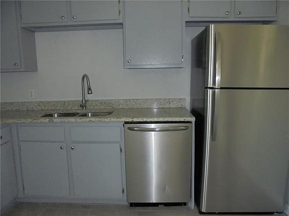 3rd image of 2149 Knoll Crest Dr