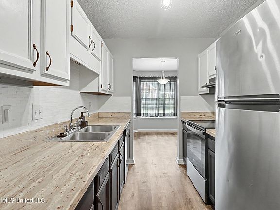 2nd image of 20 Heather Ln